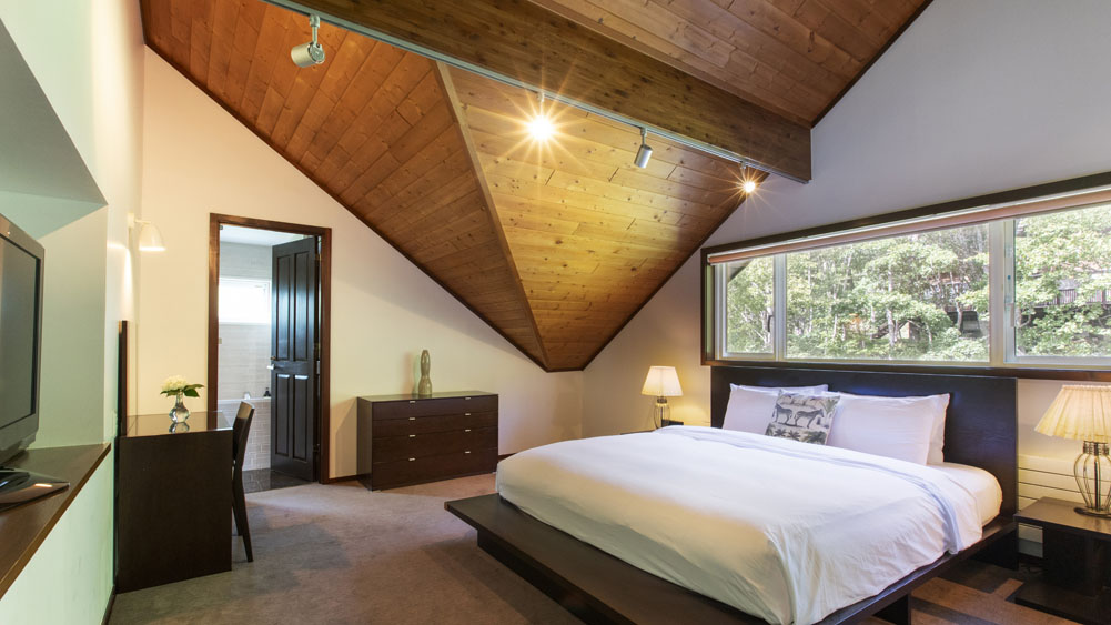 Casa La Mount  - Opulent master bedroom